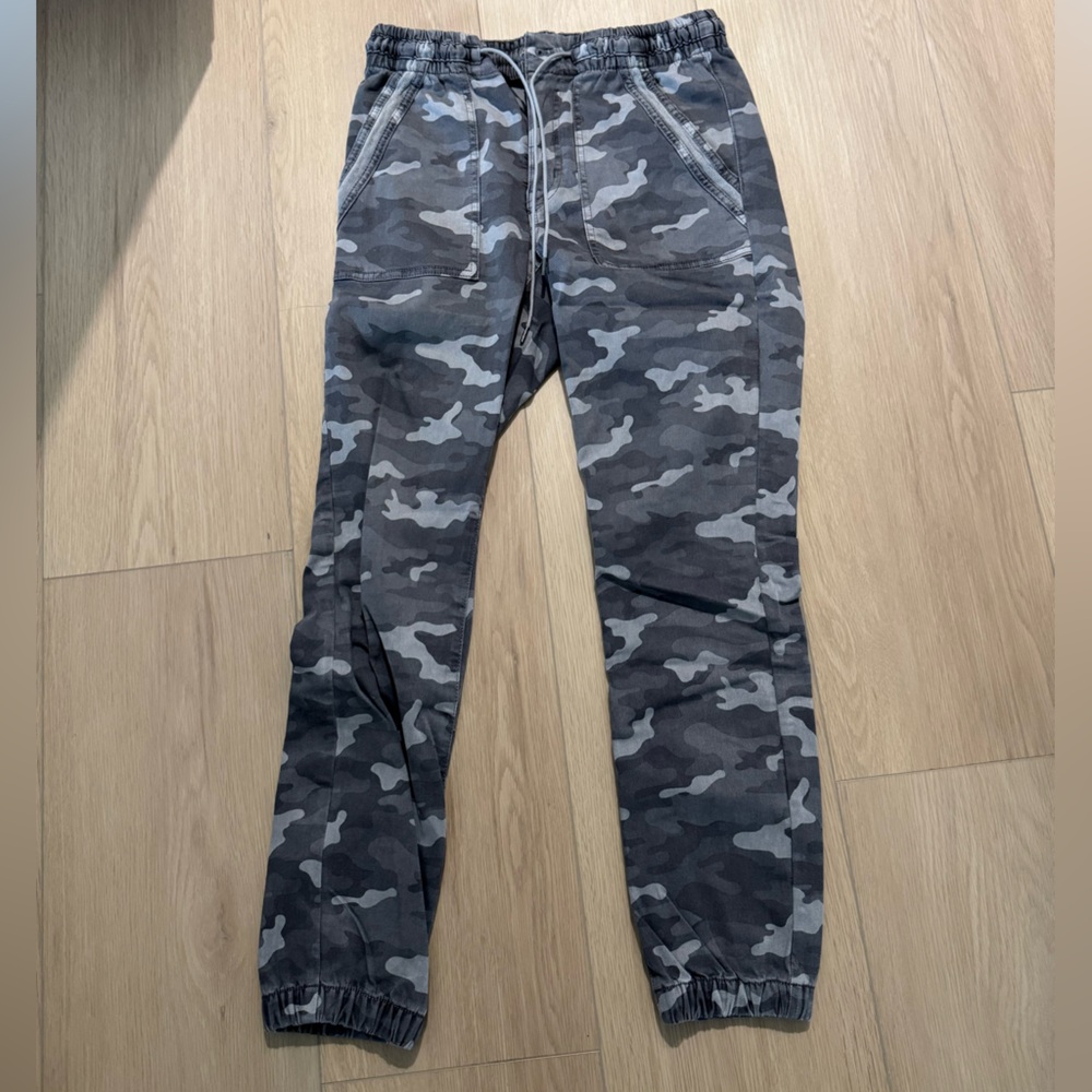 American Eagle Women’s Camo Joggers